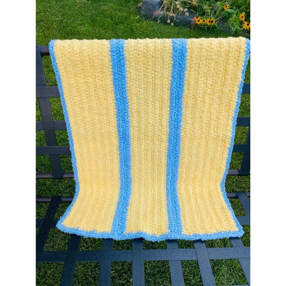 Hand Crocheted Terryspun Soft Cuddly Baby Blanket / Baby Bath Mat - Picture 1 of 9